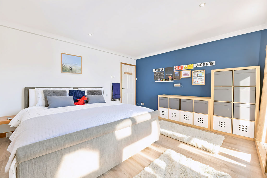 Bedroom- click for photo gallery